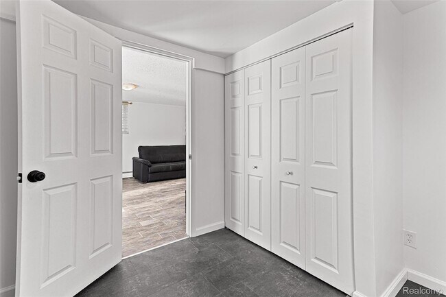 Building Photo - 25690 Glamorgan Dr