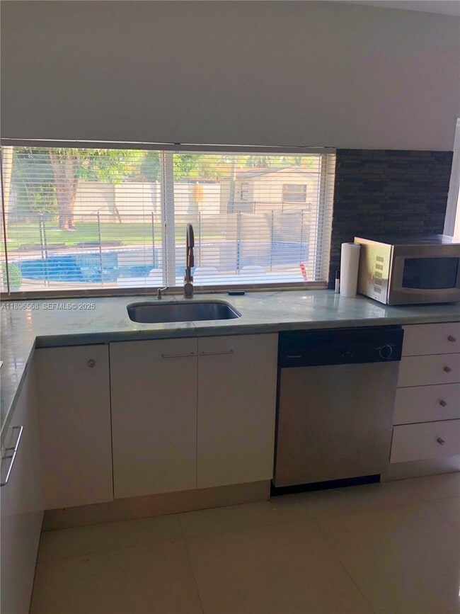 Building Photo - 1918 Liberty St