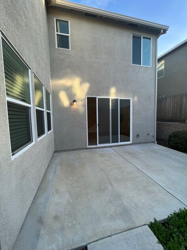 Building Photo - Spacious 4 Bedroom Home with Downstairs Bedroom and Upstairs Loft in Whitney Ranch Rocklin