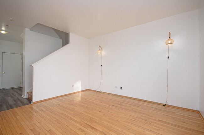 Building Photo - 2976 White Thorn Cir