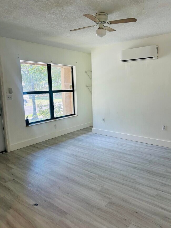 Building Photo - 844 NW 3rd Ave