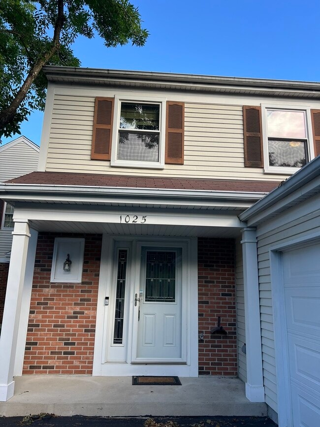 Primary Photo - 1025 Oswego Rd