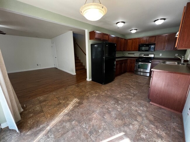 Building Photo - 3 Bedroom 2.5 Bath DuPont Home for Rent
