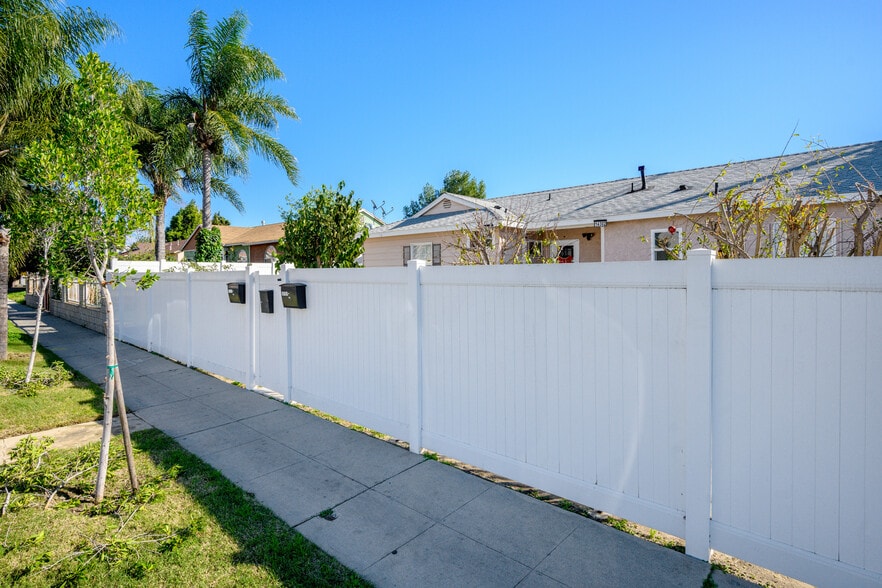 Building Photo - 14302 Van Nuys Blvd