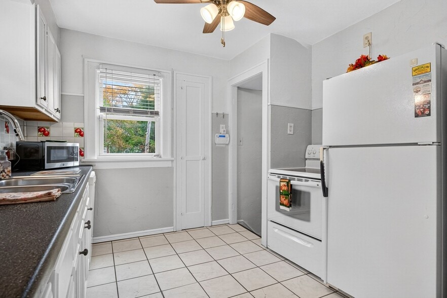 Kitchen with Brand New Faucet and Dishwasher - 4429 S Hills Dr