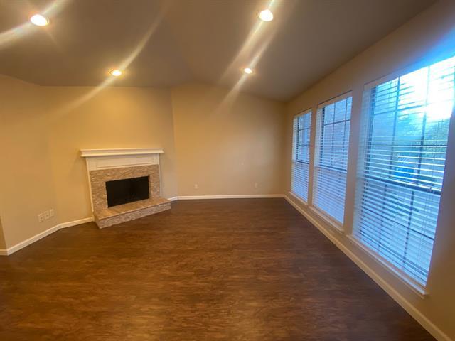 Building Photo - 3101 Townbluff Dr