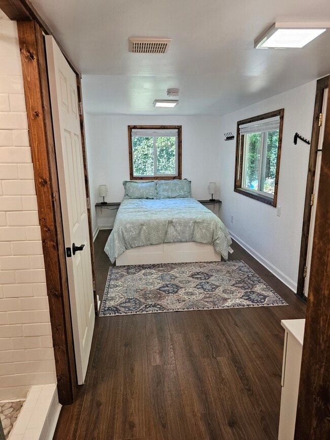 Building Photo - 1310 18th St NE