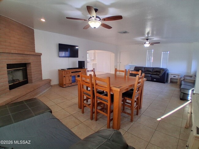 Building Photo - 2650 W Aurora Dr