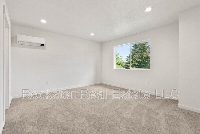 Building Photo - 1817 W Chelan Ave