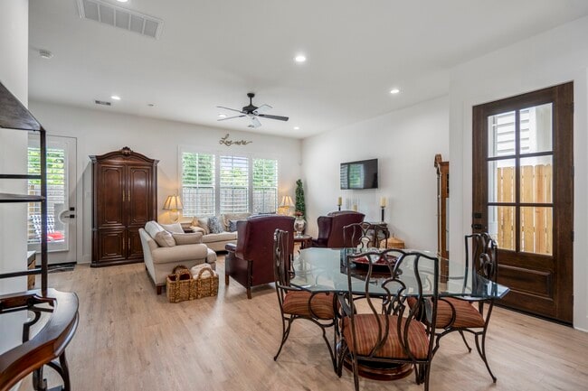 Building Photo - 6405 Highland Pine Ln