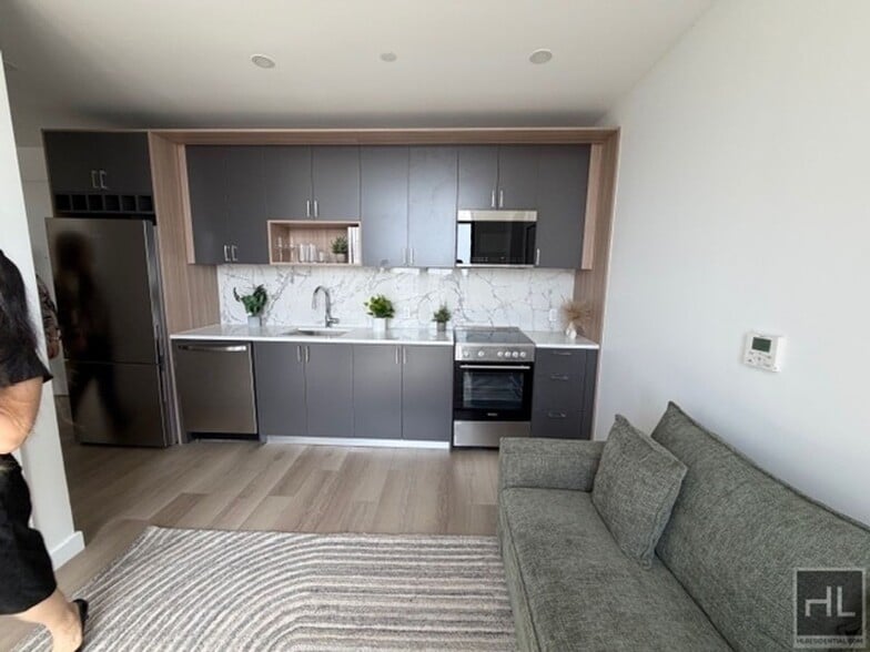 Building Photo - Luxurious Woodside 1 Bedroom with Views!