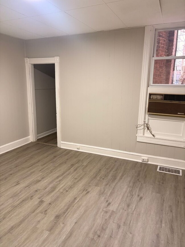 Building Photo - Spacious Baltimore Rowhome with Modern Updates – Available Now in Reservoir Hill