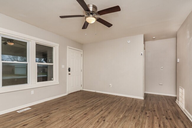 Building Photo - 2221 Cadie Ave