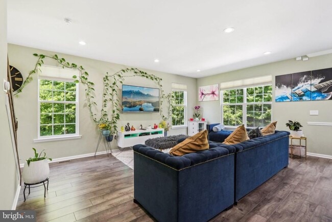 Building Photo - 206 Shields Ct