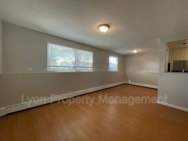 Building Photo - 235 Weeden St