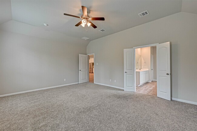 Building Photo - 14111 Lake Lodge Dr