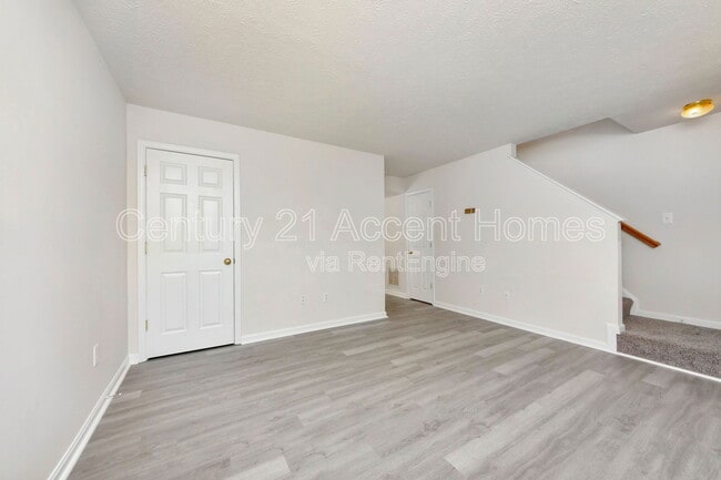 Building Photo - 9907 Warwick Pl