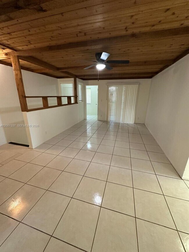 Building Photo - 300 Gardens Dr