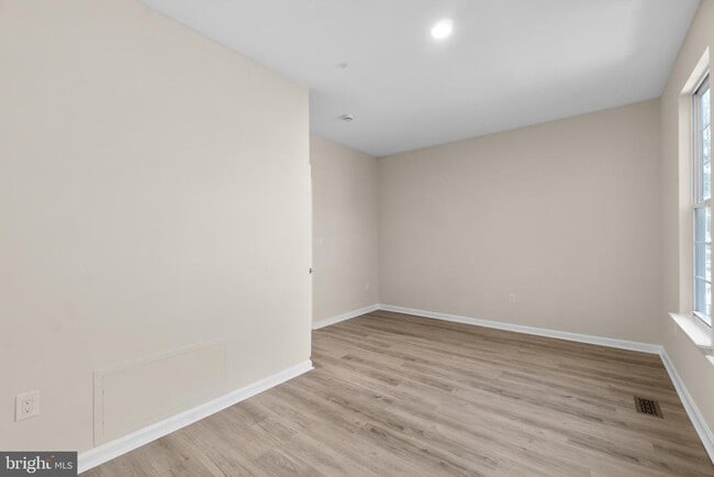 Building Photo - 111 Cavenrock Ct