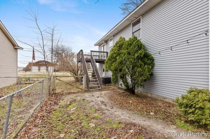 Building Photo - 952 Woodside Dr