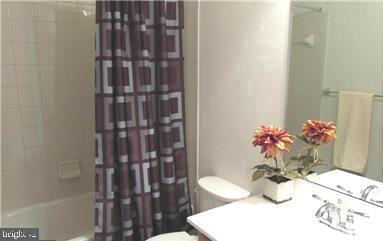 Building Photo - 2525 Eastbourne Dr