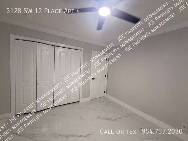 Building Photo - 3128 SW 12th Pl