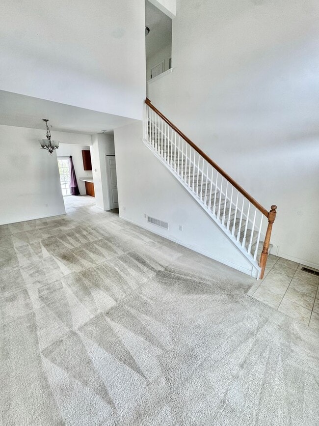 Building Photo - THREE BEDROOM TOWNHOME- PARKLAND SCHOOLS