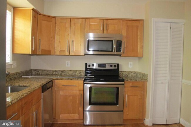 Building Photo - 17407 Gallagher Way