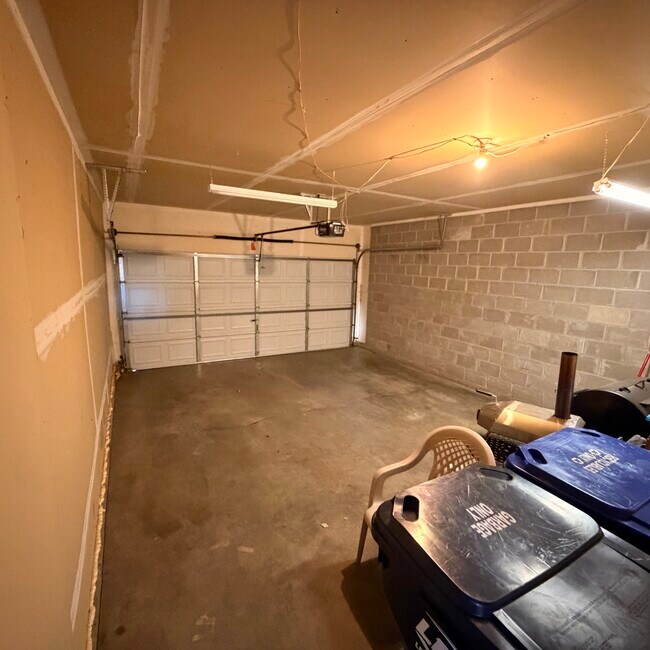 Building Photo - 9205 Orchard Cir