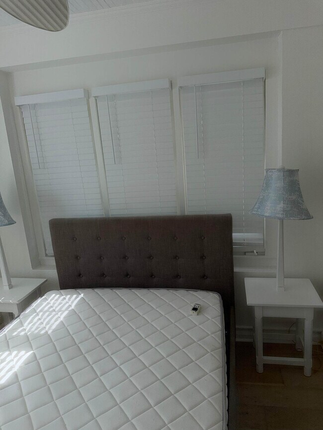 Building Photo - 301 Chilean Ave