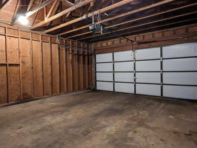 Building Photo - Fantastic 2-Bedroom, 1-Bath Home In E. Ama...