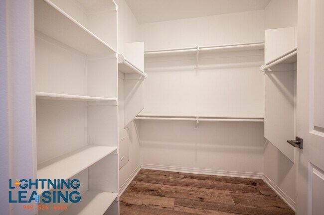 Building Photo - 11927 Kling St