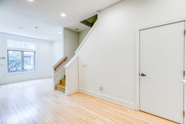 Building Photo - 919 N 5th St