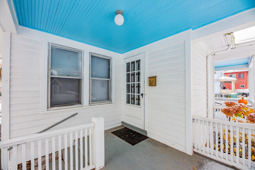 Building Photo - 57 Anthony St