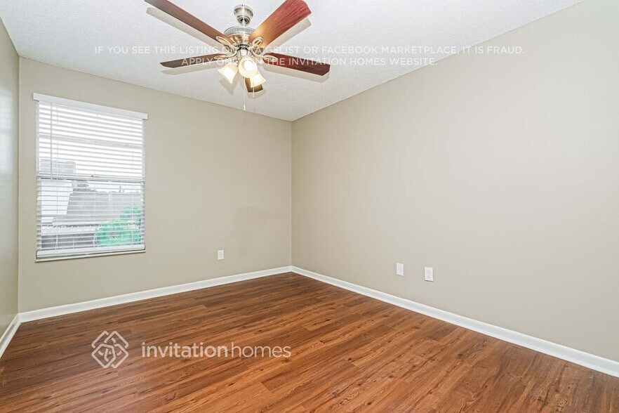 Building Photo - 553 Oak Creek Dr