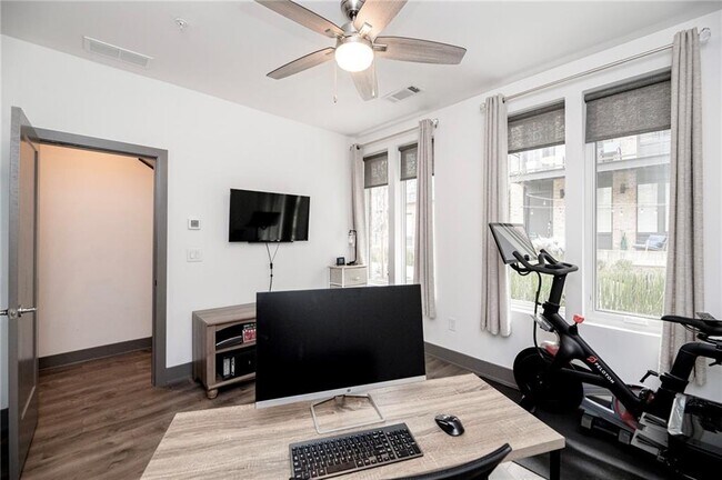 Building Photo - 1224 Chelsea Cir NW