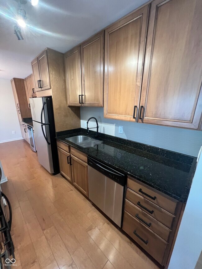 Building Photo - 3965 N Meridian St