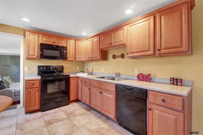 Building Photo - Coming Soon - Beautiful 3 Bedroom, 1 Bath ...