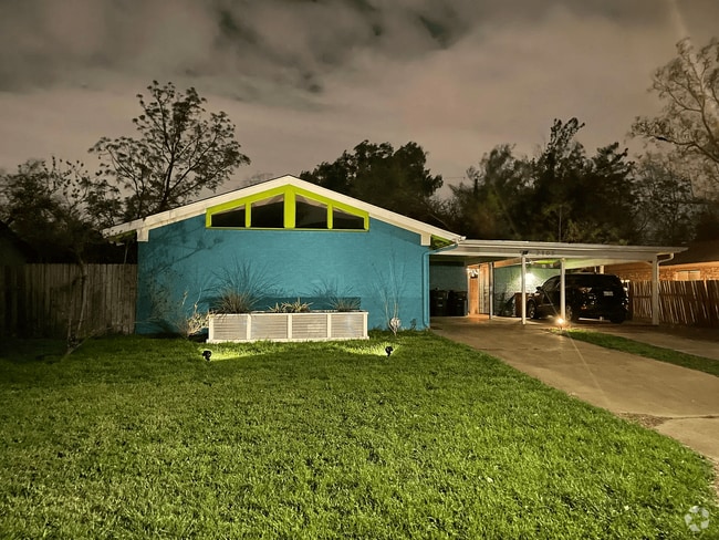 Building Photo - 2105 Wordsworth Dr