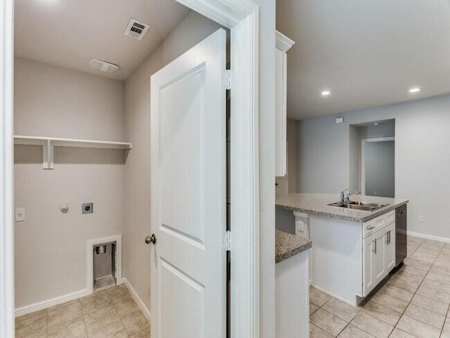 Building Photo - 233 Abingdon St