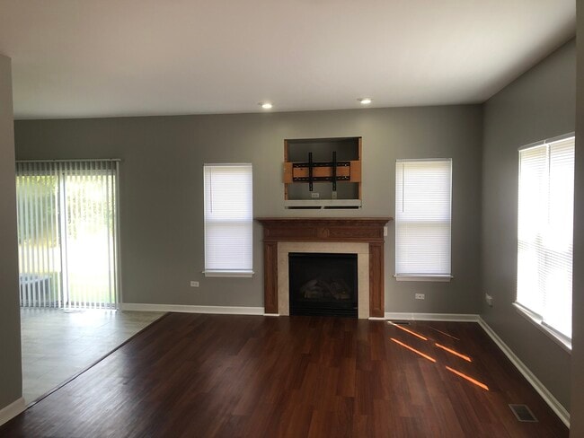 Building Photo - 671 Fieldcrest Dr