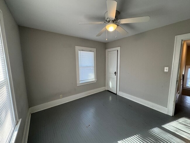 Building Photo - 3 bedroom 1 bath home with a sunroom in Davenport