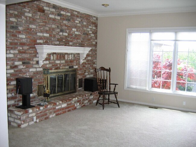 Building Photo - 8537 Pezzi Rd