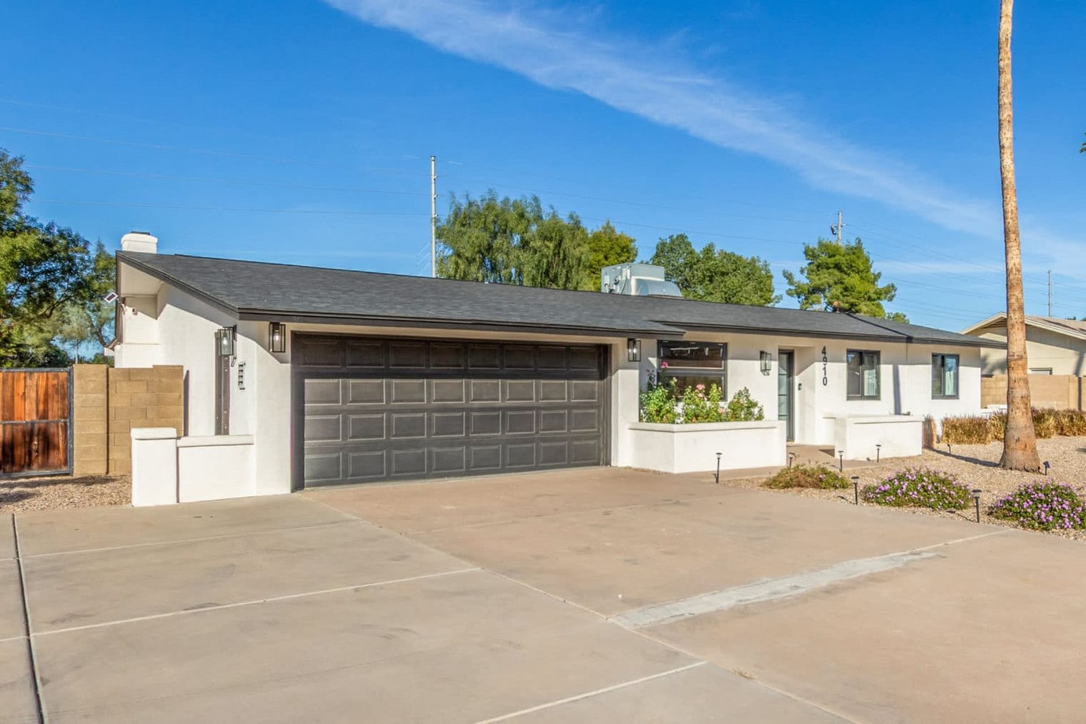 Building Photo - 4910 E Shaw Butte Dr