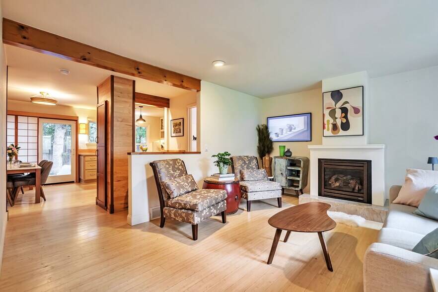 Gas fireplace and built ins - 3870 Broadway St