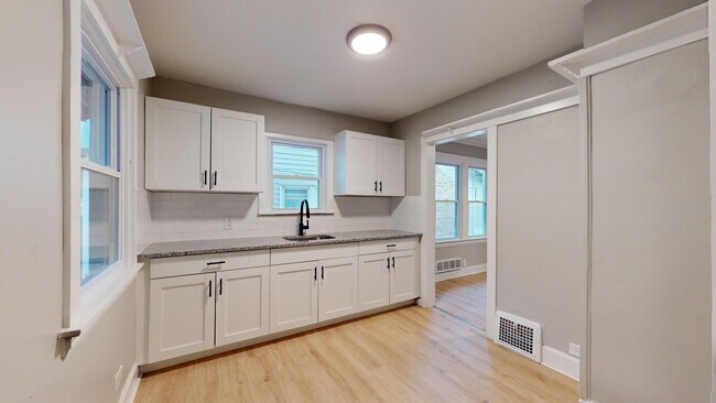 Building Photo - For August Move-In - West Blvd Area - 2 Bedroom Single Family Home