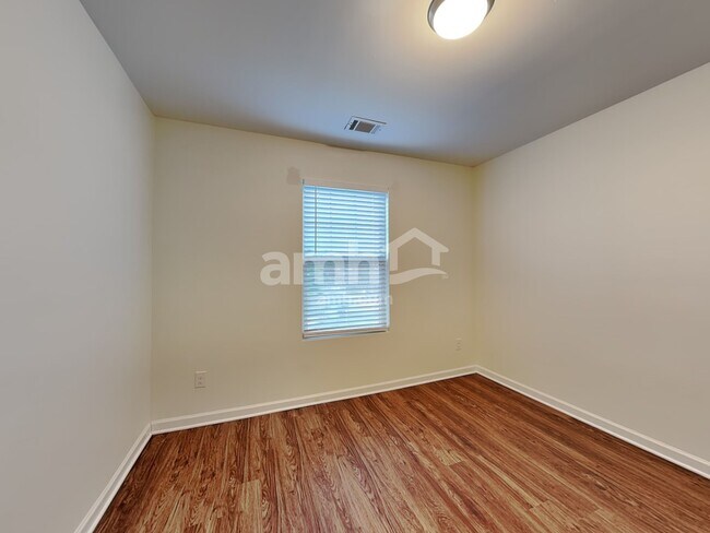 Building Photo - 290 Maxton Ave