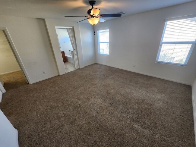 Building Photo - Lovely Two Story Home in Mountain Edge Community