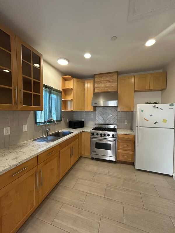 Building Photo - 15857 Alwood St