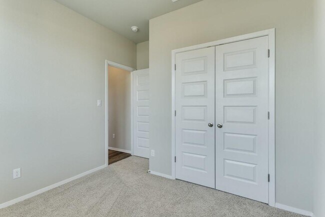 Building Photo - 412 Delta Crst